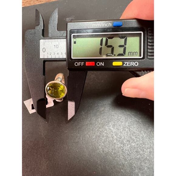 NEW size 7.5 peridot oval cut gemstone sterling silver ring 5.96 grams - Picture 4 of 16